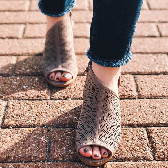 🌸HP🌸Open Toe Side Cut-Out Booties - Picture 4 of 8